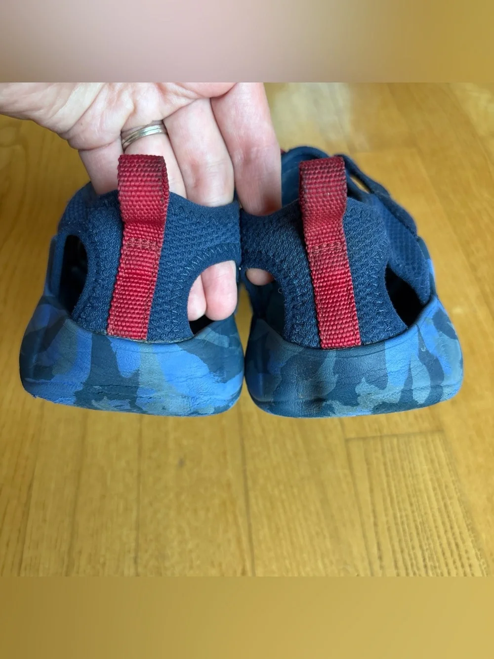 Keen Hyperport H2 Sandals Closed Toe Navy Blue Red Water Shoe Big Kid Youth Sz 3